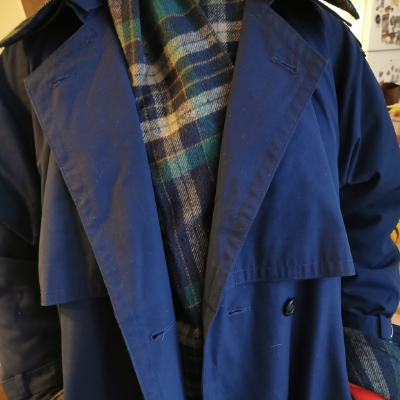 Vintage trench coat - Picture 2 of 8